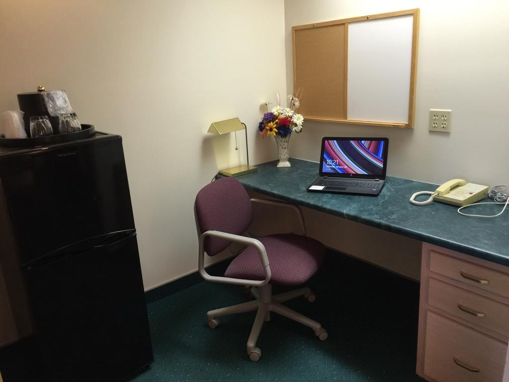 Americas Best Value Inn & Suites - Bluffton Room photo
