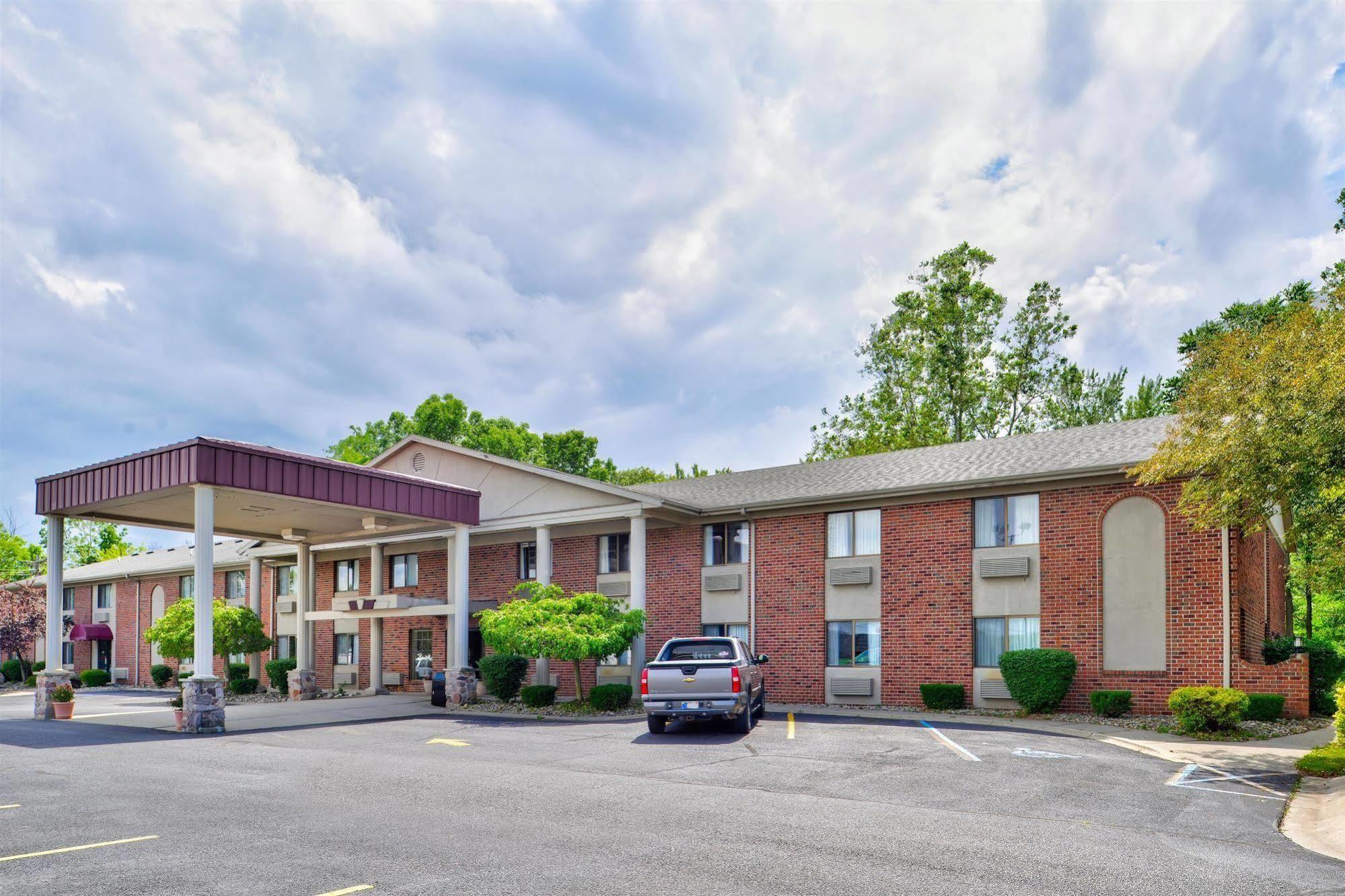 Americas Best Value Inn & Suites - Bluffton Exterior photo
